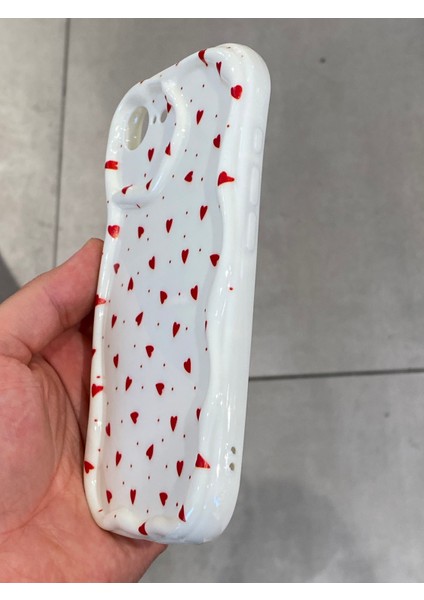 Iphone 16E Uyumlu Koruyucu Kırmızı Kalp Desenli Sert Silikon Kılıf modelleri