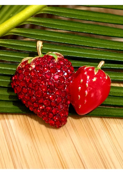 Kırmızı Çilek Figürlü Broş fiyatları