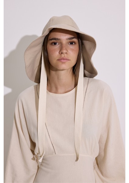 Kordon Detaylı Geniş Şapka Bej