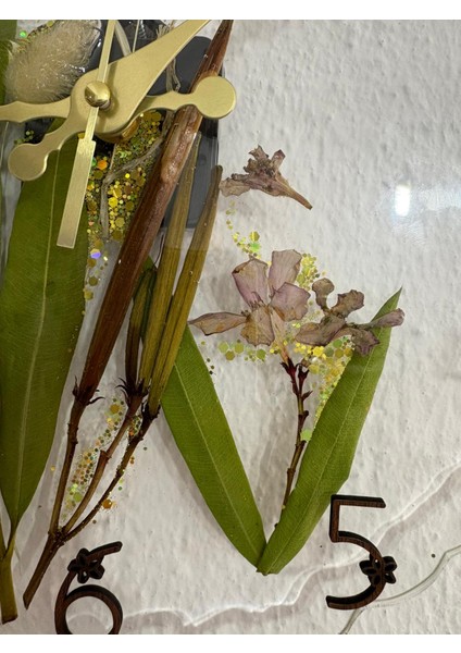 - Zakkum Çiçekli - Epoksi Duvar Saati - (Özel Tasarım - Tek Üretim) - 30 cm