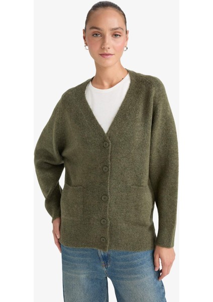 Oversize Geniş Kalıp V Yaka Yumuşak Dokulu Düğmeli Hırka modelleri