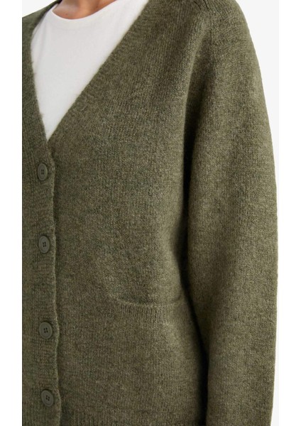 Oversize Geniş Kalıp V Yaka Yumuşak Dokulu Düğmeli Hırka indirimleri