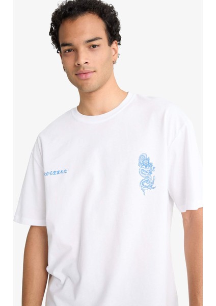 Boxy Fit Bisiklet Yaka Sırt Baskılı Kısa Kollu Tişört F8595AX25AU fırsatları