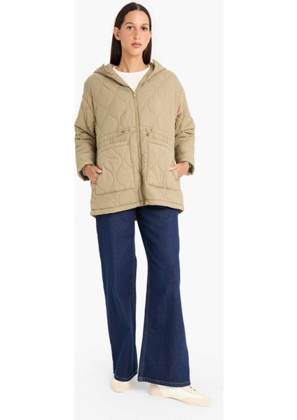 Su Geçirmez Regular Fit Kapüşonlu Fermuarlı Kapitoneli Mont E8693AX25AU fiyatları