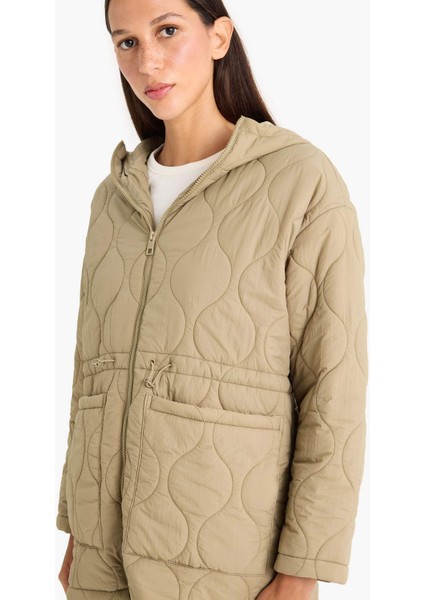 Su Geçirmez Regular Fit Kapüşonlu Fermuarlı Kapitoneli Mont E8693AX25AU fırsatları