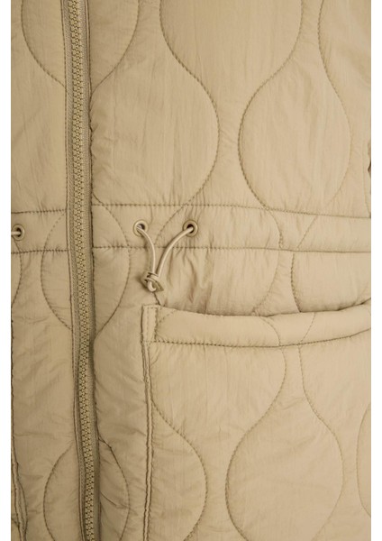 Su Geçirmez Regular Fit Kapüşonlu Fermuarlı Kapitoneli Mont E8693AX25AU indirimleri