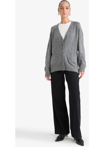 Oversize Geniş Kalıp V Yaka Yumuşak Dokulu Düğmeli Hırka F2902AX25WN fiyatları