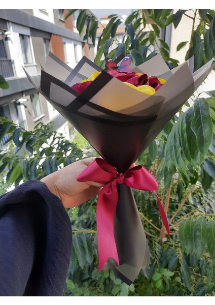 7 Li Galatasaray Yeni Solmayan Gül Buketi Dışı Siyah fiyatları