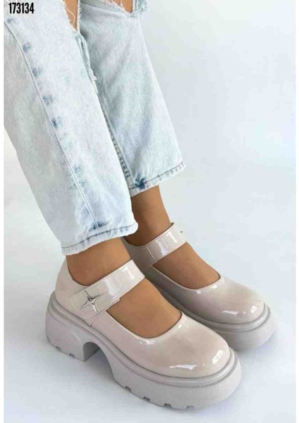 Siyat Bej Rugan Dolgu Topuk Oxford Ayakkabı, Kırmızı Gül Figürlü Kolye Hediye modelleri