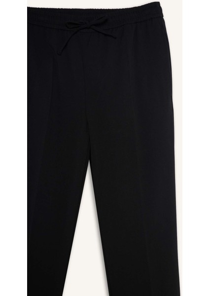 Beli Bağcıklı Lastikli Cepli Jogger Fit Her Yöne Esneyen Yumuşak Tuşe Pantolon A9943AX25AU
