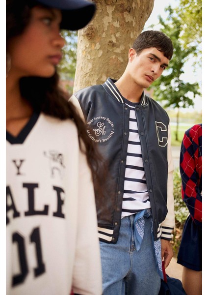 Su İtici Regular Fit Kolej Yaka Kapüşonlu İç Cepli Nakışlı Cepli Suni Deri Bomber Ceket Mont E9972AX25AU