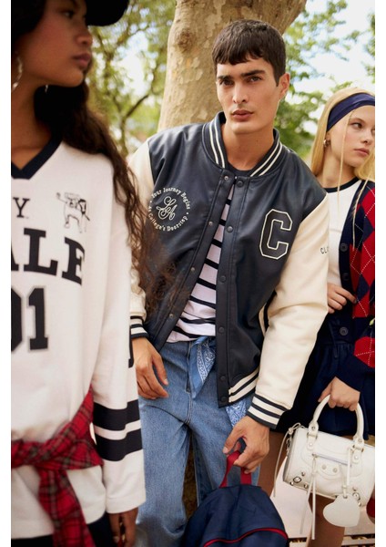 Su İtici Regular Fit Kolej Yaka Kapüşonlu İç Cepli Nakışlı Cepli Suni Deri Bomber Ceket Mont E9972AX25AU