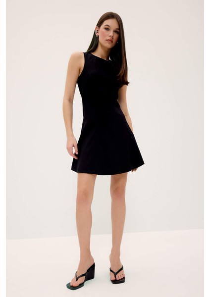 Kayık Yaka Basic Düz Kolsuz Mini Elbise F0205AX25SP