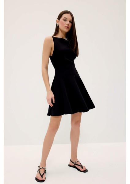 Kayık Yaka Basic Düz Kolsuz Mini Elbise F0205AX25SP