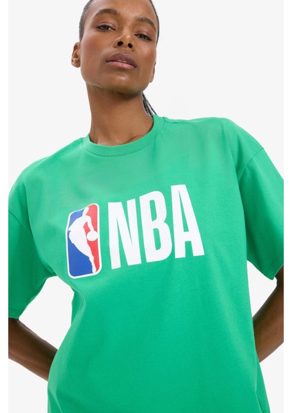 Fit NBA Wordmark Oversize Geniş Kalıp Bisiklet Yaka Kısa Kollu Tişört X2993AZ25SM