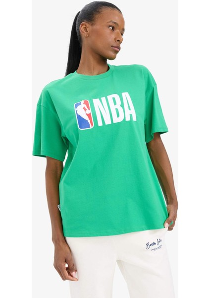 Fit NBA Wordmark Oversize Geniş Kalıp Bisiklet Yaka Kısa Kollu Tişört X2993AZ25SM