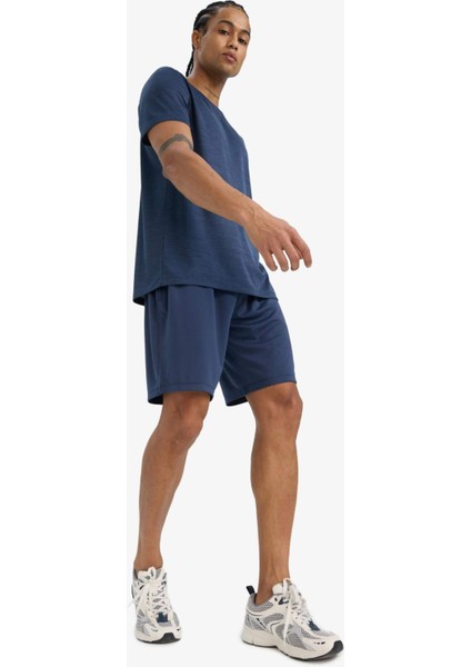 Standart Fit Çabuk Kuruyan Nefes Alabilen Kumaş Sporcu Kısa Paça Şort E9753AX25AU