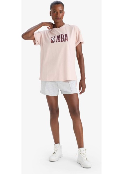 %100 Pamuk DeFactoFit NBA Wordmark Oversize Geniş Kalıp Bisiklet Yaka Sporcu Kısa Kollu Tişört E8865AX25AU
