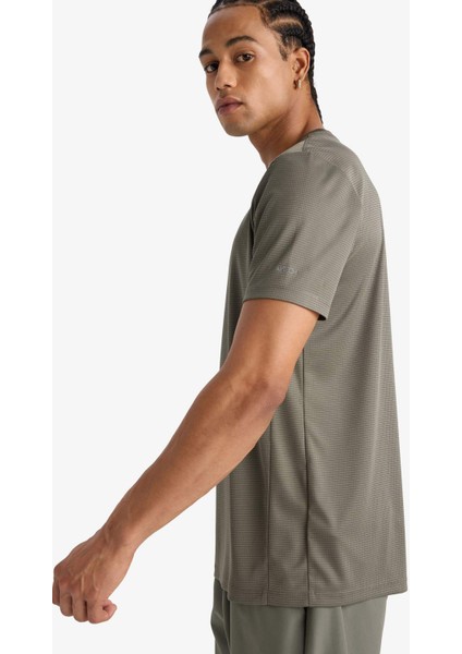 Fit Slim Fit Dar Kesim Bisiklet Yaka Çabuk Kuruyan Nefes Alabilen Esnek Kumaş Baskılı Sporcu Kısa Kollu Tişört E9318AX25AU