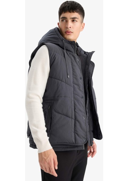 Regular Fit Kapüşonlu Fermuarlı İç Cepli Şişme Yelek F0997AX25AU