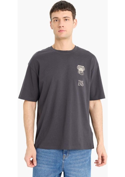 %100 Pamuk Boxy Fit Rahat Kesim Bisiklet Yaka Sırt Baskılı Kısa Kollu Tişört F1092AX25AU