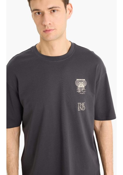 %100 Pamuk Boxy Fit Rahat Kesim Bisiklet Yaka Sırt Baskılı Kısa Kollu Tişört F1092AX25AU