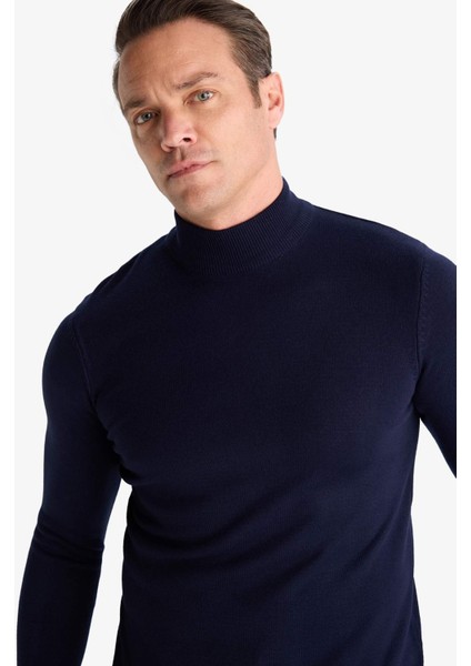 Slim Fit Dar Kesim Balıkçı Yaka Basic Düz Triko Kazak R1127AZ25WN