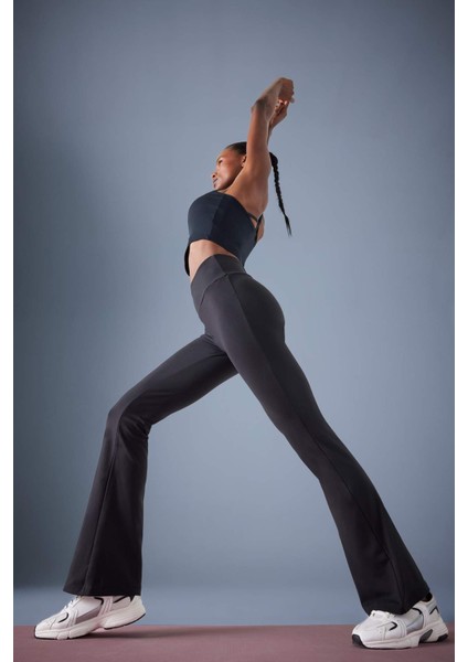 Fit Flare Fit Beli Saran İç Göstermeyen Toparlayıcı Yüksek Bel İspanyol Paça Standart Boy Sporcu Eşofman Altı C9192AX25AU