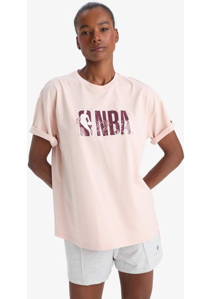 %100 Pamuk DeFactoFit NBA Wordmark Oversize Geniş Kalıp Bisiklet Yaka Sporcu Kısa Kollu Tişört E8865AX25AU