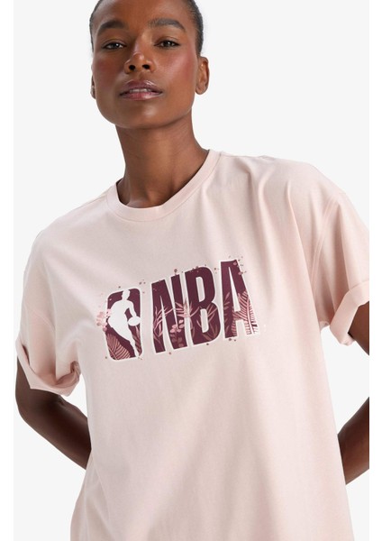 %100 Pamuk DeFactoFit NBA Wordmark Oversize Geniş Kalıp Bisiklet Yaka Sporcu Kısa Kollu Tişört E8865AX25AU