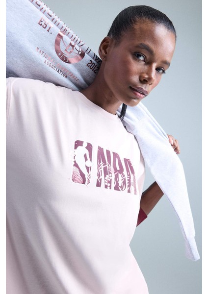 %100 Pamuk NBA Wordmark Oversize Geniş Kalıp Bisiklet Yaka Sporcu Kısa Kollu Tişört E8865AX25AU