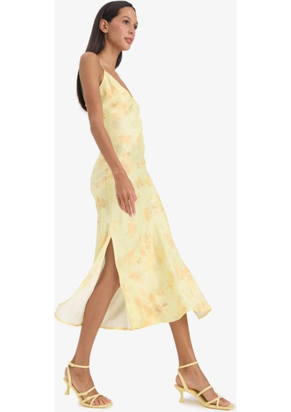 V Yaka Desenlil Yırtmaçlı Saten Askılı Midi Elbise