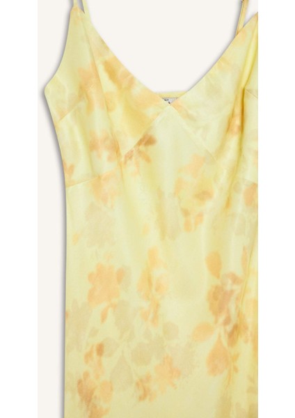 V Yaka Desenlil Yırtmaçlı Saten Askılı Midi Elbise