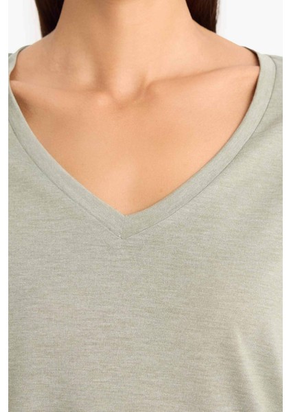 Regular Fit V Yaka Basic Düz Kısa Kollu Tişört F4214AXNS