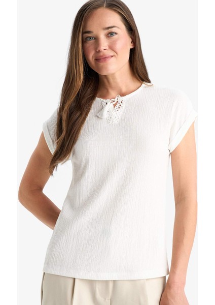 Bağcıklı Yaka Bürümcük Kısa Kollu Tişört F2767AX25SM