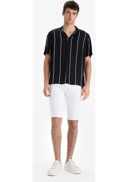 Slim Fit Dar Kesim Beyaz Jean Bermuda Şort