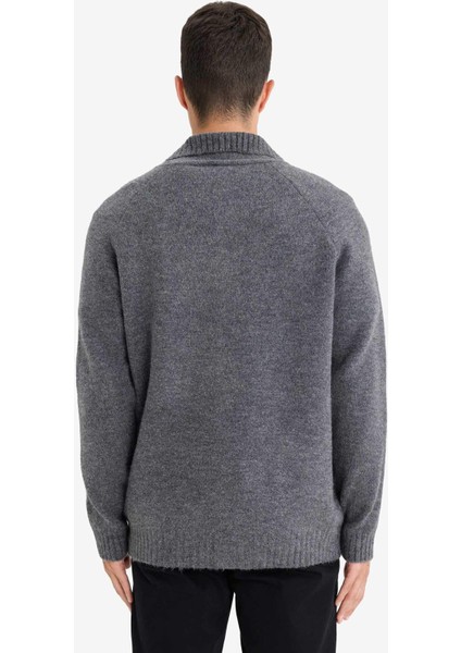 Standart Fit Balıkçı Yaka Düğmeli Cepli Triko Hırka E8396AX25CW