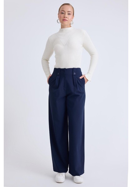 Düğme Detaylı Geniş Paça Pantolon