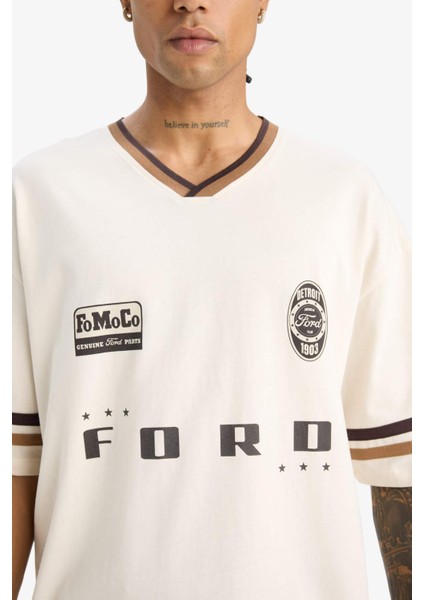%100 Pamuk Ford Motor Company Loose Fit V Yaka Sırt Baskılı Kısa Kollu Tişört F2883AX25SM