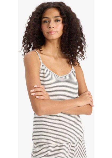 Regular Fit Pijama Takımı Desenli Askılı Üst Beli Lastikli Şort-Fall in Love F6152AX25SM