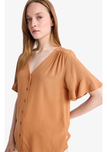 Regular Fit V Yaka Kısa Kollu Gömlek