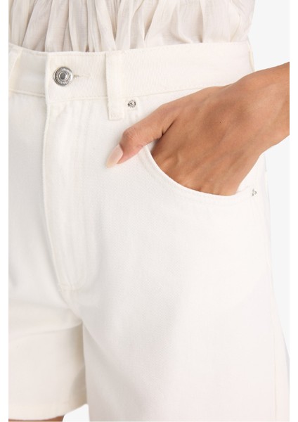 Cepli Beyaz Gabardin Şort F7018AX25SM