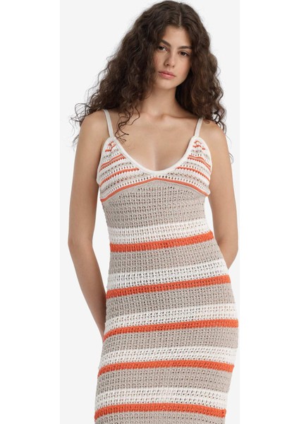 Slim Fit Dar Kesim Desenli V Yaka Kroşe Kolsuz Triko Maxi Elbise F7087AX25SM