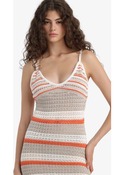 Slim Fit Dar Kesim Desenli V Yaka Kroşe Kolsuz Triko Maxi Elbise F7087AX25SM