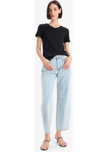 Slim Fit Dar Kesim V Yaka Basic Düz Ribana Kısa Kollu Siyah Tişört I1080AZ25AU