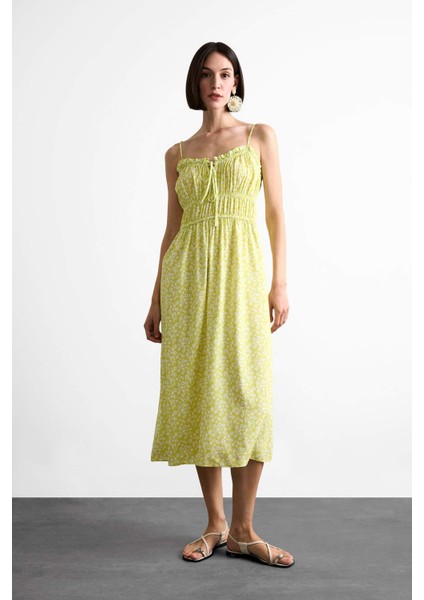 Çiçek Desenli Büzgülü Yaka Askılı Midi Elbise