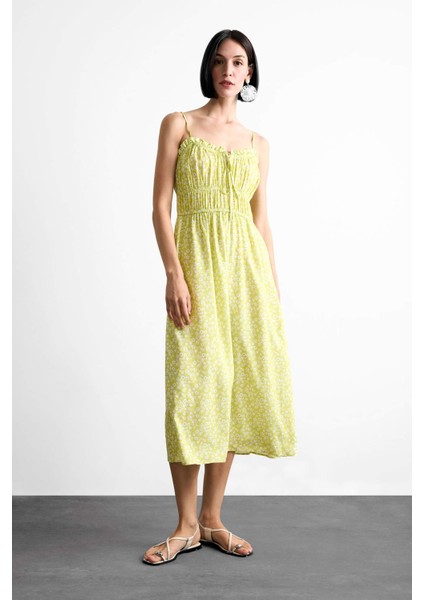 Çiçek Desenli Büzgülü Yaka Askılı Midi Elbise