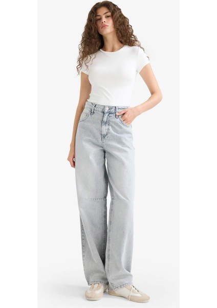 Slim Fit Dar Kesim Bisiklet Yaka Basic Düz Beyaz Kısa Kollu Tişört F7768AX25AU