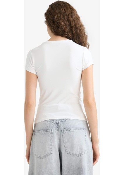 Slim Fit Dar Kesim Bisiklet Yaka Basic Düz Beyaz Kısa Kollu Tişört F7768AX25AU