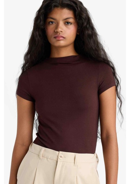 Slim Fit Dar Kesim Yarım Balıkçı Yaka Kısa Kollu Tişört E5906AX25AU